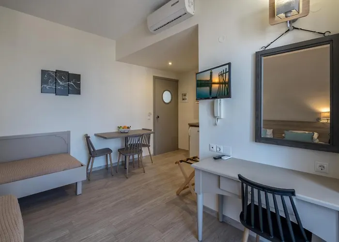 Hotel mit Aussicht: Icarus Suites & Apartments By "Lefkoniko"